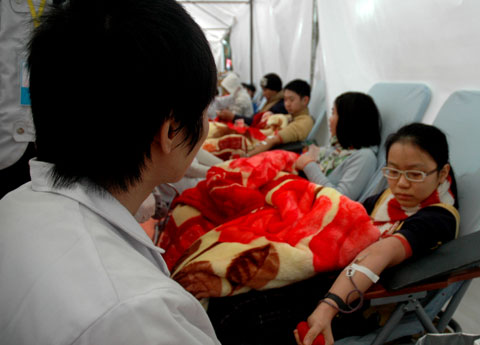 Youth donate blood to save patients
